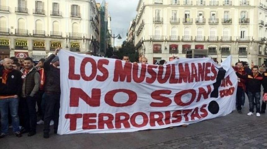 Galatasaray Taraftarından D&uuml;nyaya Mesaj