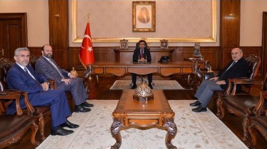 Şanlıurfa M&uuml;ft&uuml;s&uuml; Kocaeli Valisini Ziyaret Etti