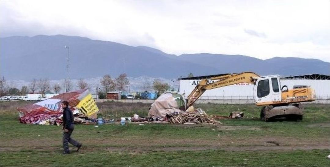 Suriyeli M&uuml;ltecilerin Korsan &Ccedil;adırlarına Operasyon