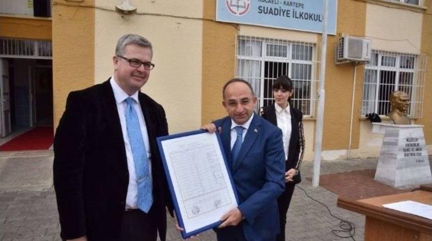 Başkan &Uuml;z&uuml;lmez, Mezun Olduğu Okulu Ziyaret Etti