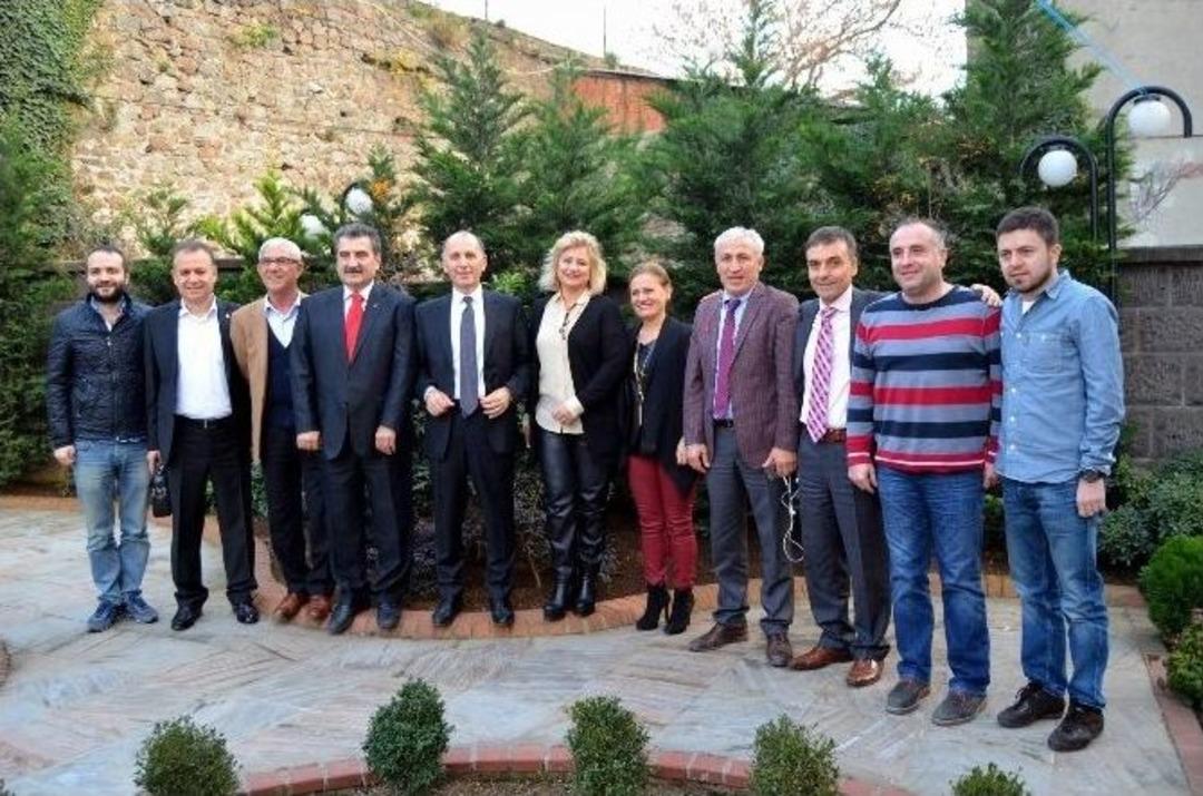 Usta: "sandıklardan Bayrakları Tekrar &Ccedil;ıkartacağız"