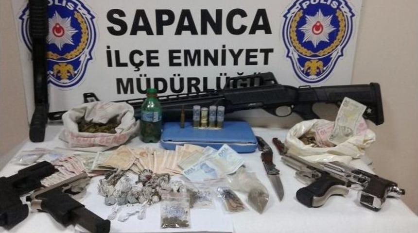 Sakarya&rsquo;da Uyuşturucu Ve Silah Ele Ge&ccedil;irildi