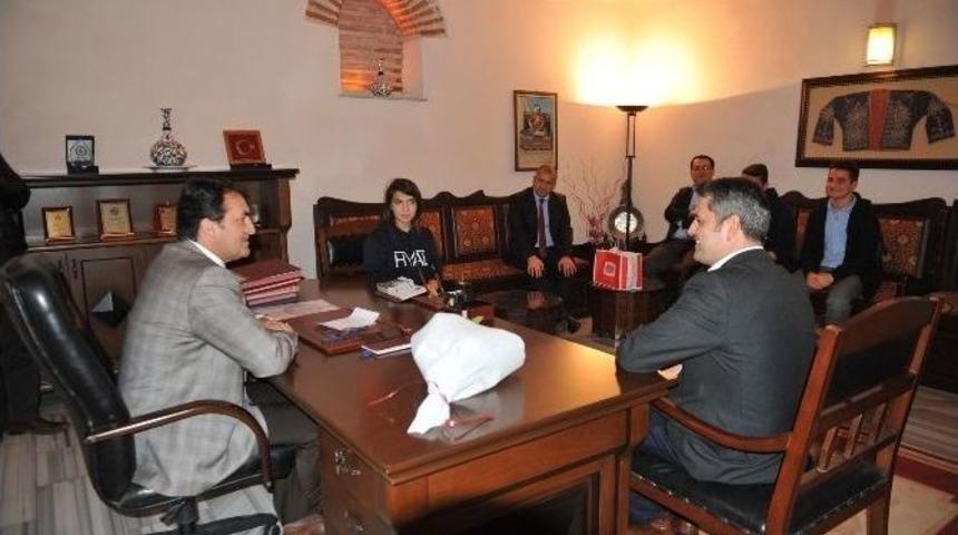 &Ouml;ğrencilerden D&uuml;ndar&rsquo;a Teşekk&uuml;r