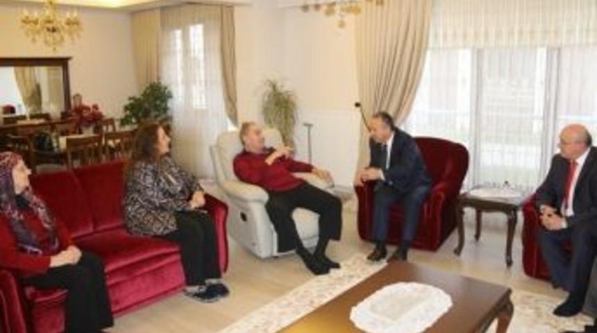 Vali Fidan Emekli &Ouml;ğretmenleri Ziyaret Etti