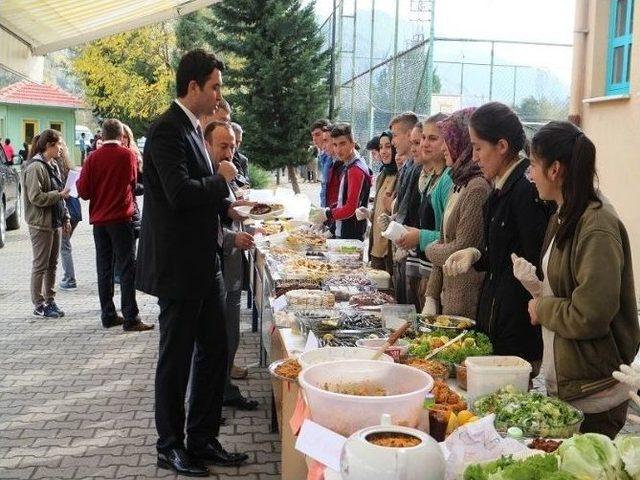 Ayvacık Anadolu Lisesi’nden Kermes