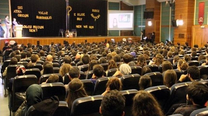 Sosyal Medya Kul&uuml;b&uuml; &ldquo;nedir?&rdquo; Ekibini &Ouml;ğrencilerle Buluşturdu