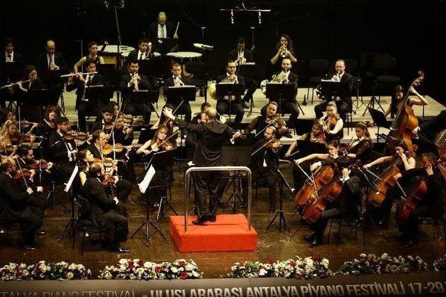 Filarmoni Antalya İlk Kez Müzikseverlerle Buluştu