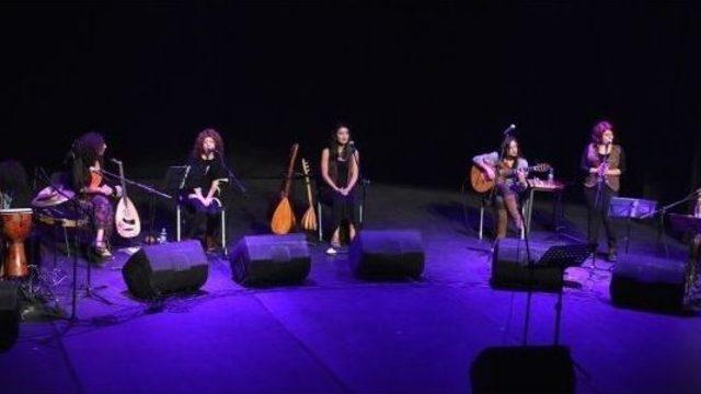 Kadın Müzisyenler Barış İçin Söyledi