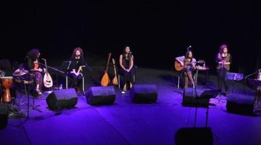 Kadın M&uuml;zisyenler Barış İ&ccedil;in S&ouml;yledi