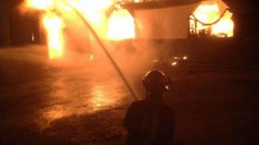 Dinlenme Tesisinde &Ccedil;ıkan Yangın Korkuttu