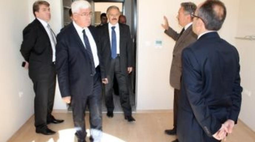 Vali Koca, Yapımı Devam Eden Okullarda İncelemelerinde Bulundu