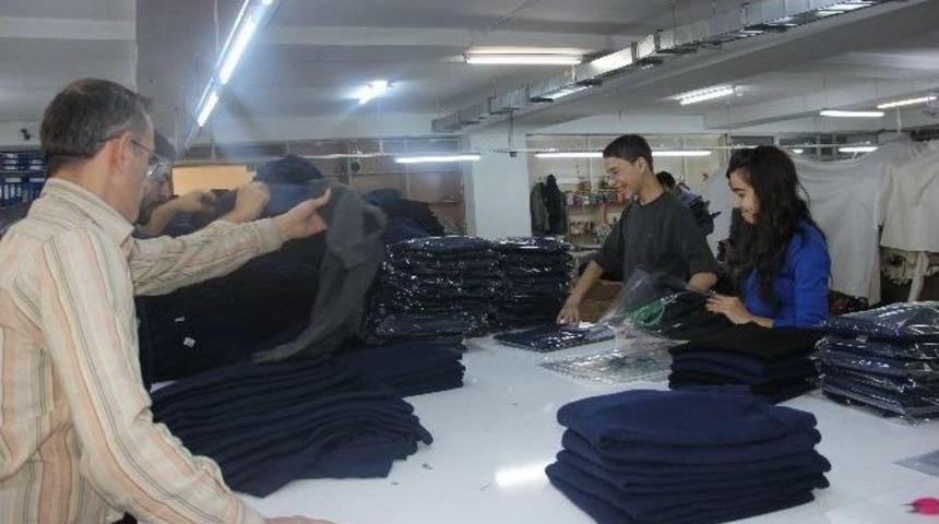 Suudi Arbistan&rsquo;dan Suriyelilere Giyim Yardımı