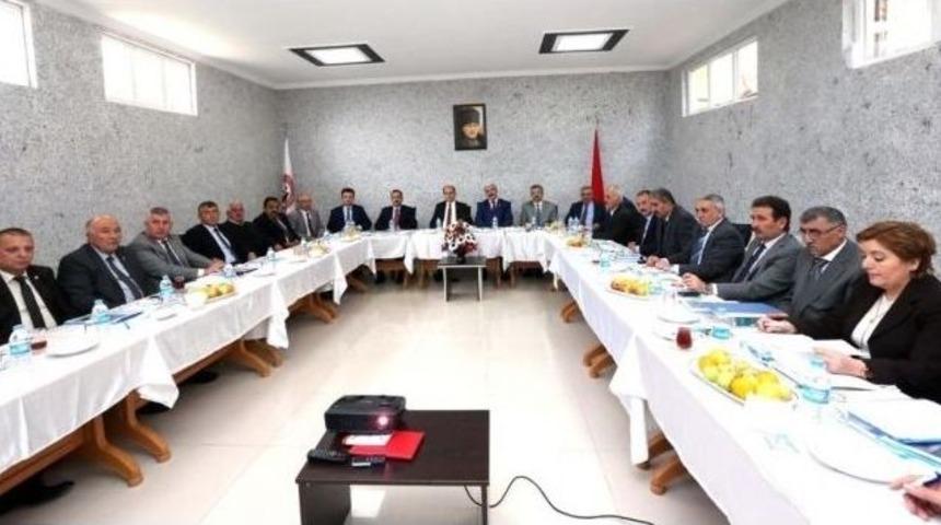 Vali &Ccedil;omaktekin İl Genel Meclisi &Uuml;yeleriyle Buluştu