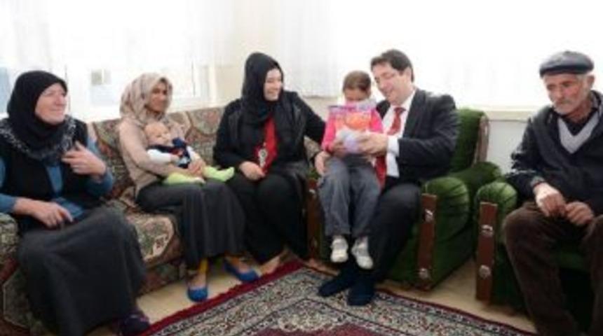 Başkan Yazgı, Evi Yanan Aileyi Ziyareti Etti