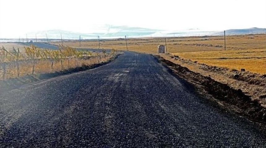 Arguvan İlçesinin Yolları Yapılıyor