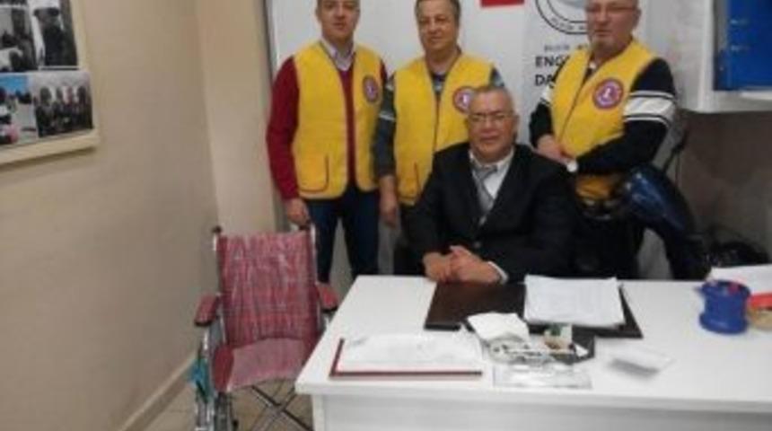Lions Kul&uuml;b&uuml;&rsquo;nden Engelliler Derneği&rsquo;ne Tekerlekli Sandalye