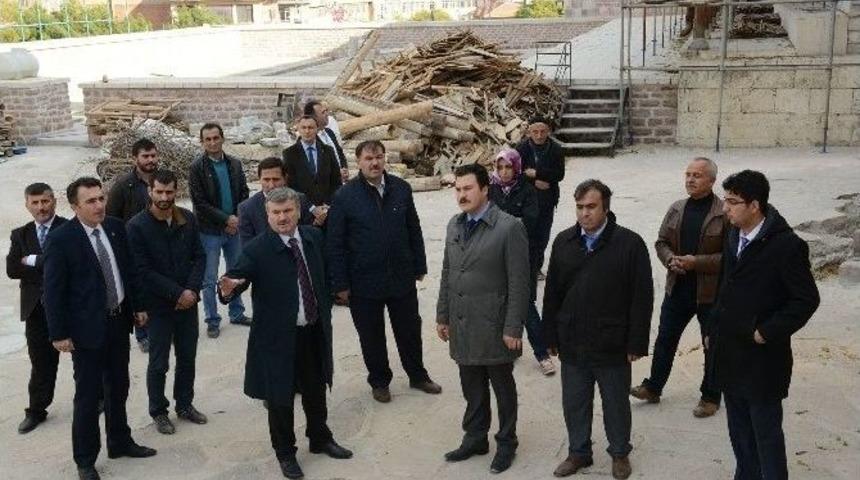 Başkan Aky&uuml;rek Alaaddin Camisinde İncelemelerde Bulundu