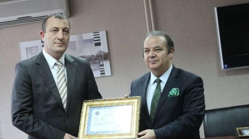 Kaymakam Yıldız&rsquo;dan Başhekim Bilgin&rsquo;e Başarı Belgesi