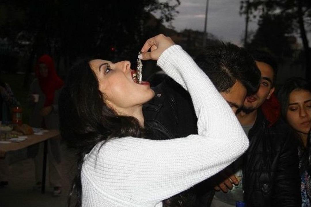 &Ouml;ğretim &Uuml;yelerinden &Ouml;ğrencilere Hamsi Partisi