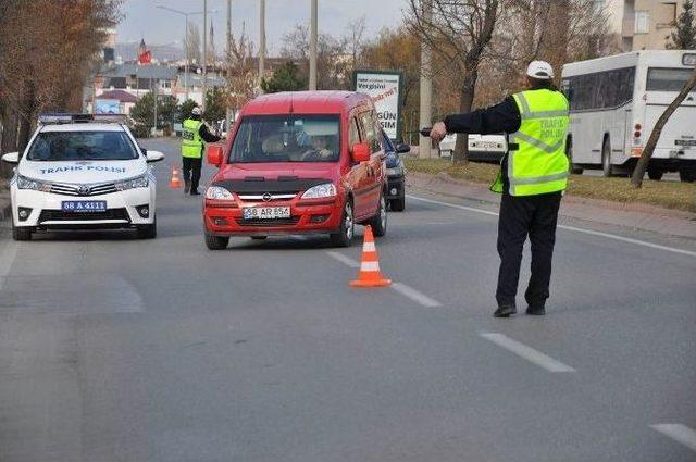 Sivas’ta Sürücülere Kış Lastiği Uyarısı