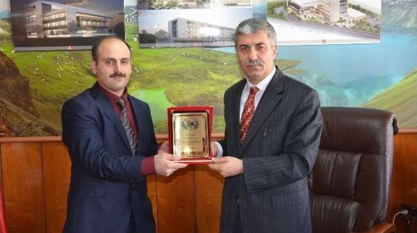 Atık Pil Toplama Yarışmasında Dereceye Giren Okullar &Ouml;d&uuml;llendirildi