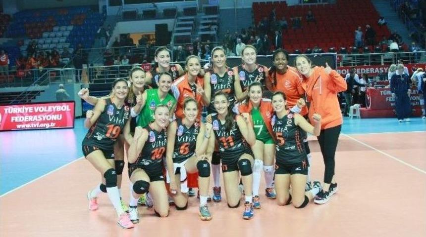 Eczacıbaşı Vıtra Zirveye Y&uuml;kseldi