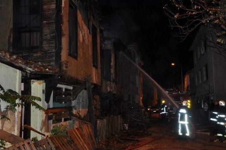 Tinerciler Tarihi Evleri Kül Etti G4