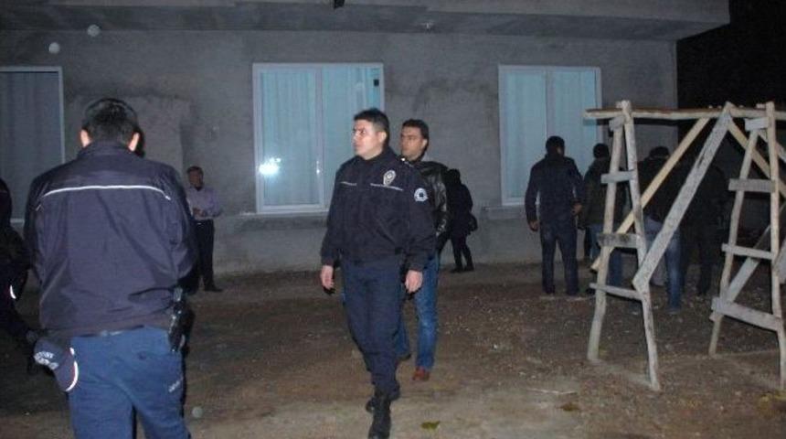 Polisin Kovaladığı Eylemciler Tavuk K&uuml;mesine Saklandı