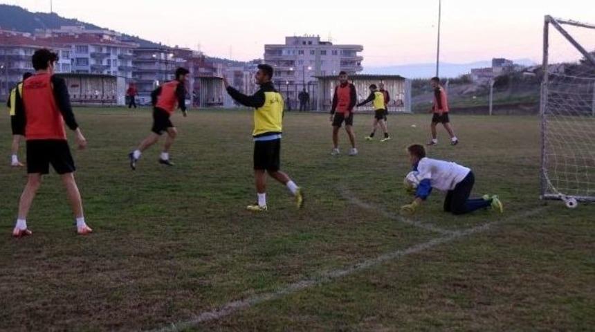 Aliağa Fk &Ouml;z&ccedil;amdibi Spor Ma&ccedil;ına Hazır