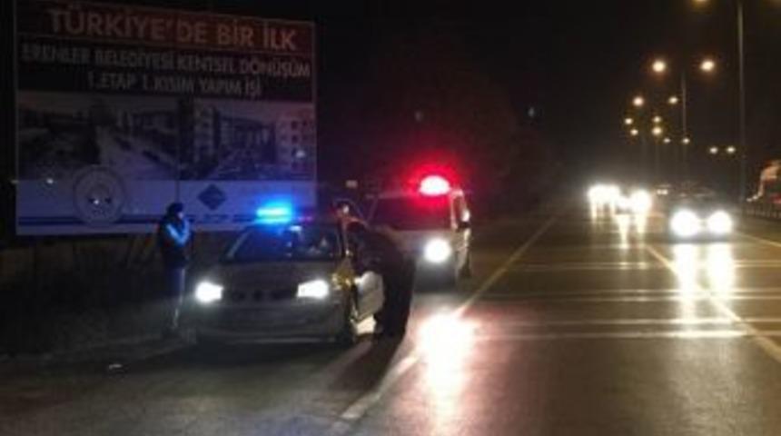 Yolun Karşısına Ge&ccedil;mek İsteyen Bisikletliye Otomobil &Ccedil;arptı