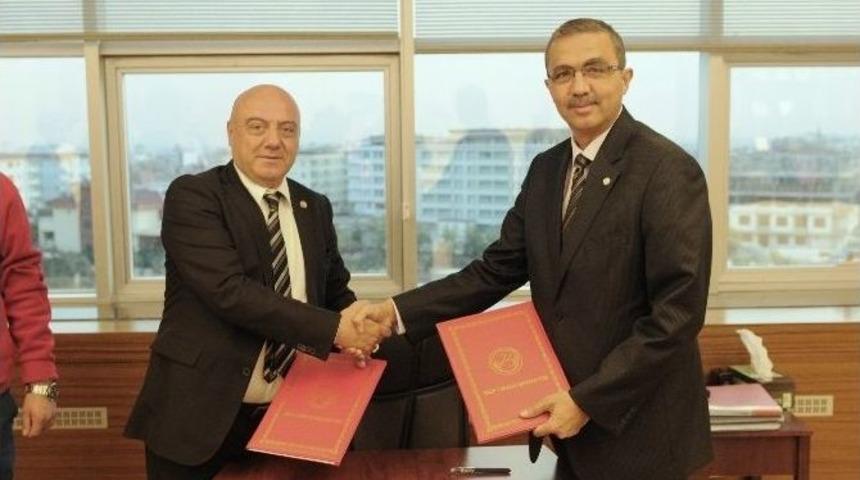 &Uuml;niversiteye Giysi Bankası A&ccedil;ıldı