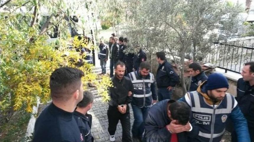 İzmir&rsquo;de 22 İnsan Taciri Yakalandı