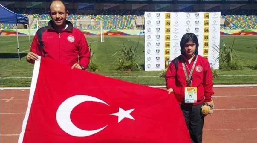 Merve Uzun’dan Çifte Madalya