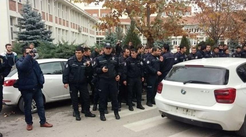 Anadolu &Uuml;niversitesi&rsquo;nde Gerginlik