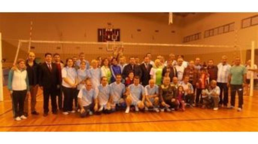 &Ouml;ğretmenler Voleybol Turnuvası Sona Erdi