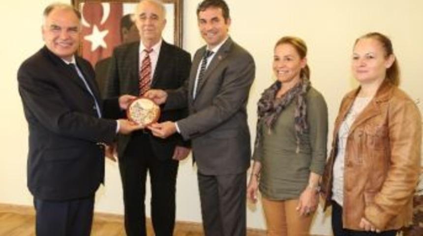 G&ouml;&ccedil;menlerin Başkan Bakıcı&rsquo;ya Ziyaretleri S&uuml;r&uuml;yor