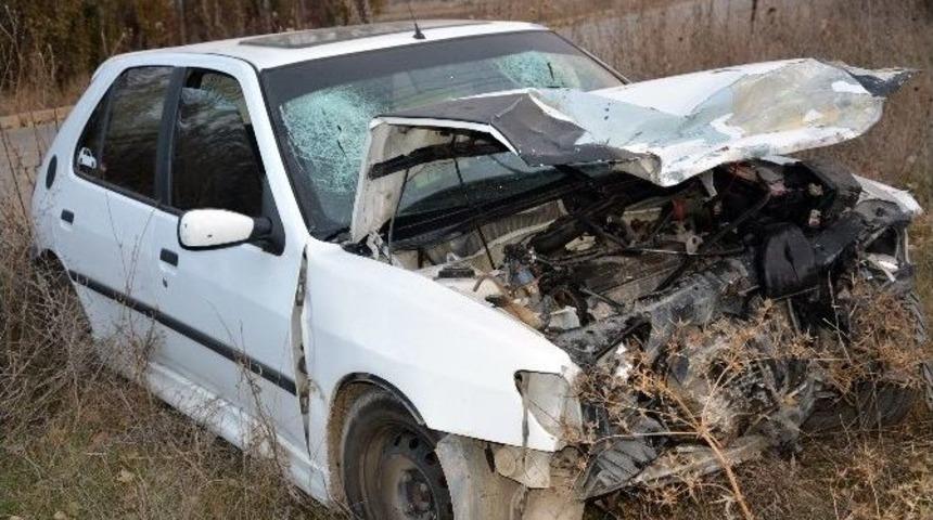 Kelkit&rsquo;te İki Ara&ccedil; Kafa Kafaya &Ccedil;arpıştı: 6 Yaralı