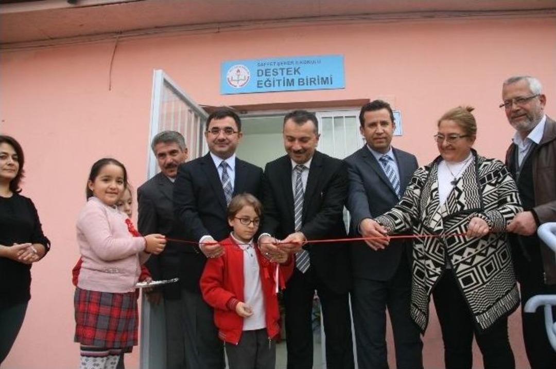 Saffet Şeker İlkokulu&rsquo;nda Atat&uuml;rk Konulu Sergi A&ccedil;ıldı