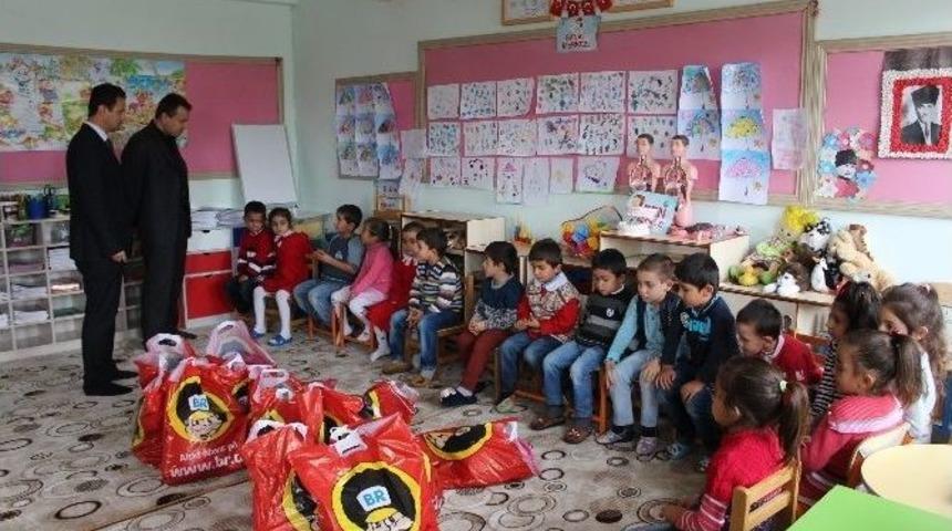 Samsat&rsquo;ta, &Ouml;ğrencilere Giyim Yardımı Yapıldı