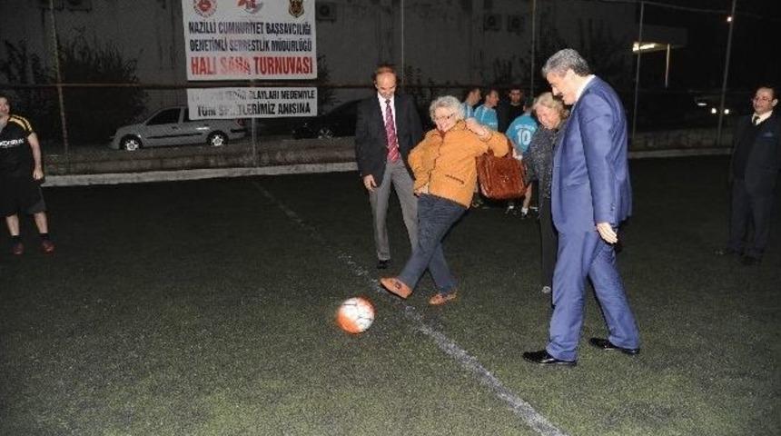 Şehitler İ&ccedil;in Top Koşturdular