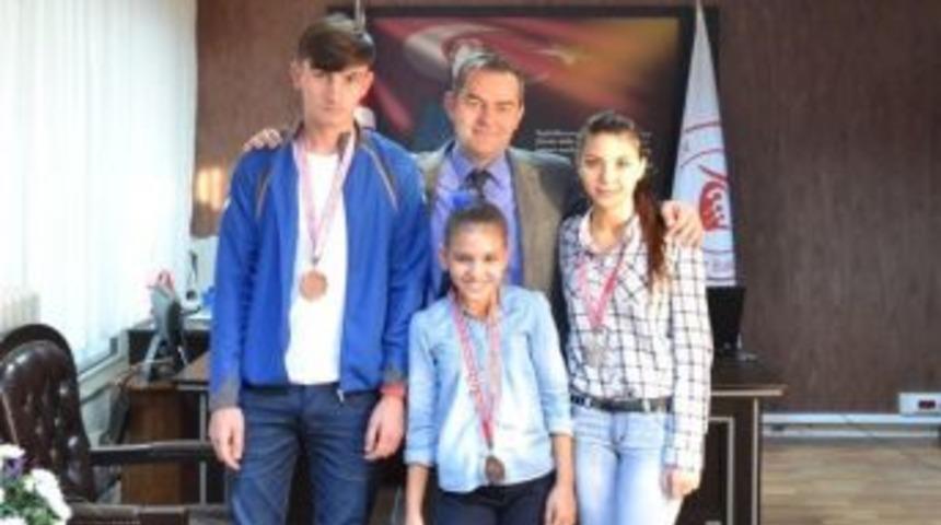 Yarışmalarda Derece Giren &Ccedil;ocuklara Tebrik