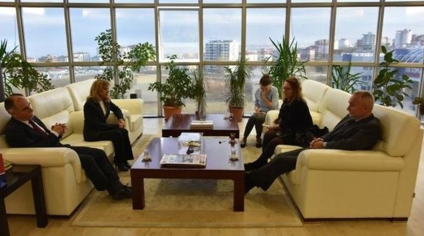 &Ccedil;ek Cumhuriyeti Başkonsolosu Rekt&ouml;r Akan&rsquo;ı Ziyaret Etti