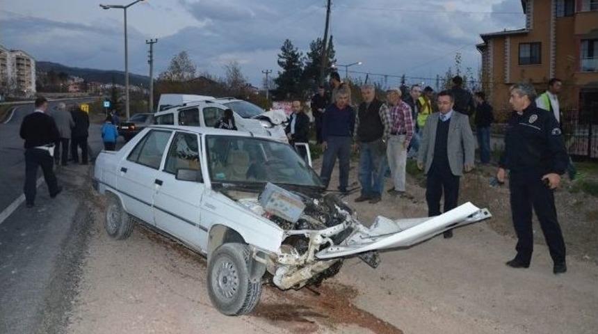 Niksar&rsquo;da Trafik Kazası: 4 Yaralı