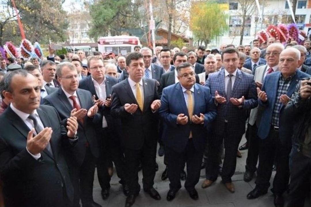 Bilecik Protokol&uuml; Mağaza A&ccedil;ılışında Bir Araya Geldi