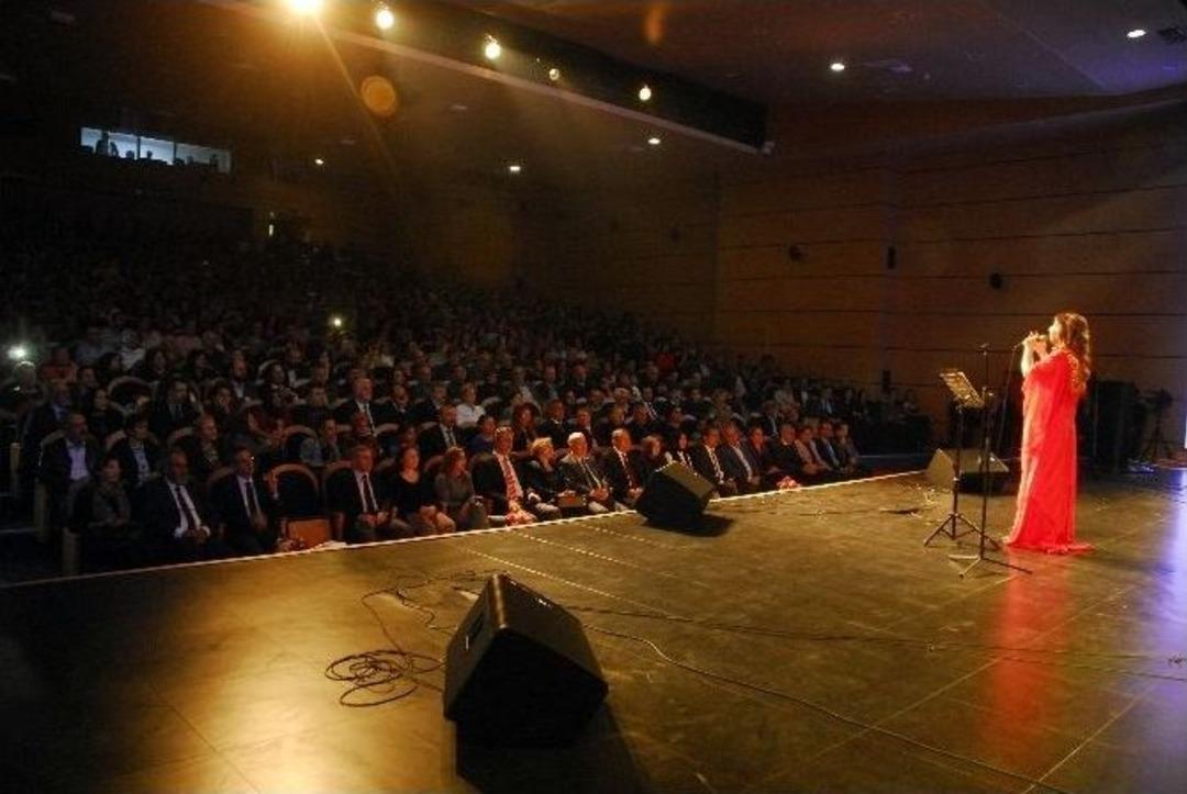 Yeşil&ccedil;am Film M&uuml;zikleri Konseri B&uuml;y&uuml;ledi