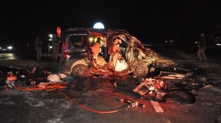 Uşak&rsquo;taki Kazada Hayatını Kaybedenlerin Kimlikleri Belirlendi