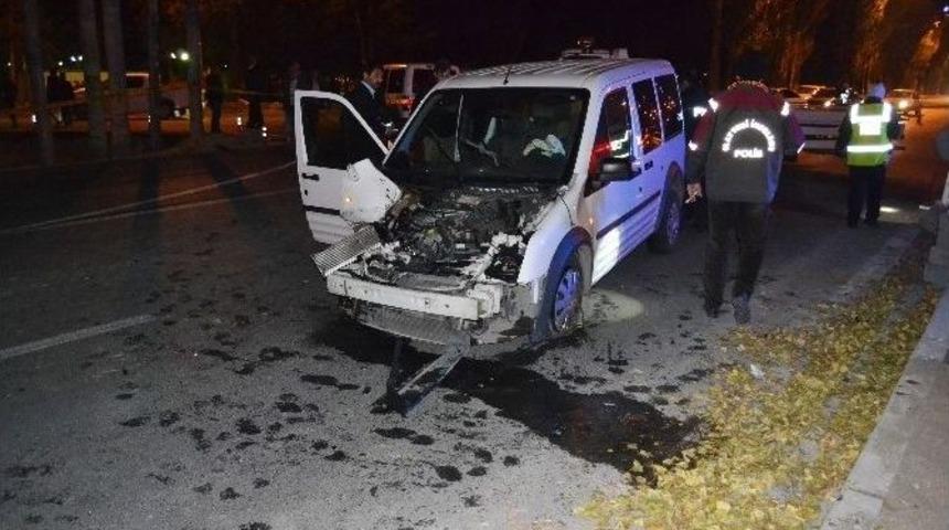 Sivil Polis Aracı İle Kamyon &Ccedil;arpıştı: 3 Polis Yaralı