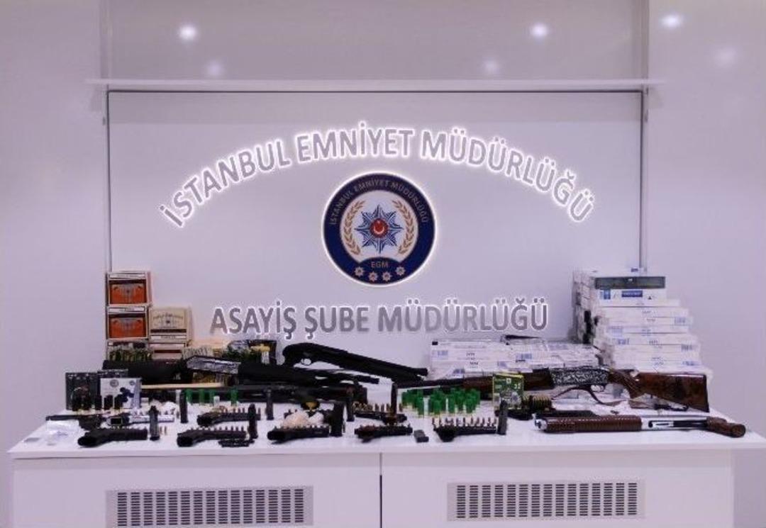 İstanbul&rsquo;da 5 Bin Polisle Operasyon