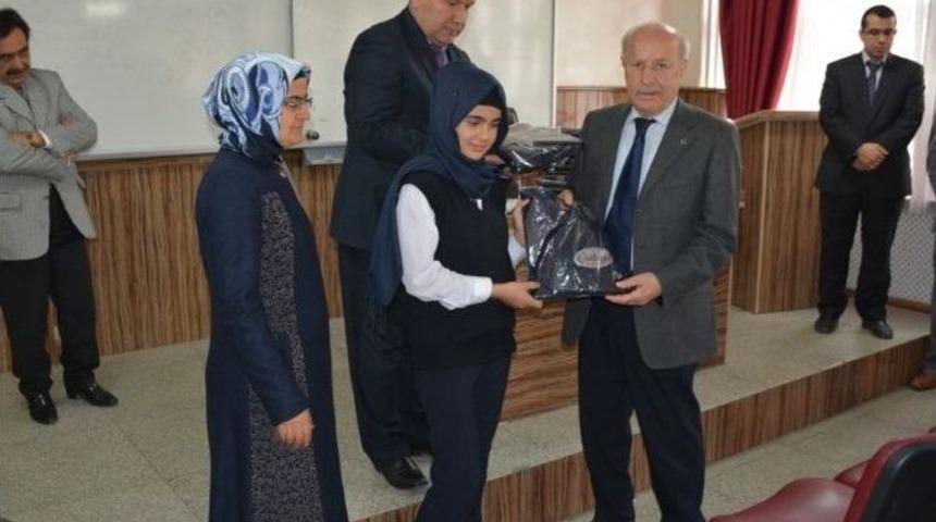 Hayırsever İş Adamından Öğrencilere Kışlık Kıyafet