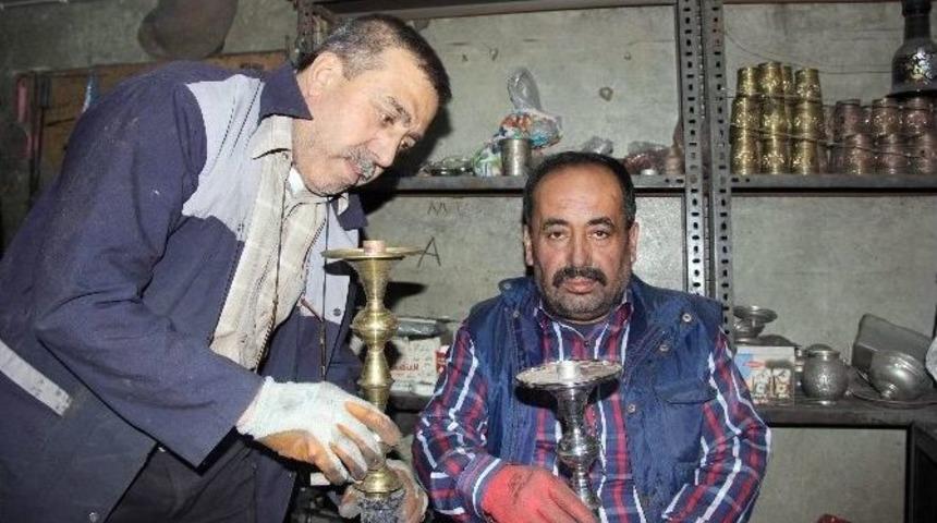 Suriyeliler, Nargile Ustalarının Y&uuml;z&uuml;n&uuml; G&uuml;ld&uuml;r&uuml;yor